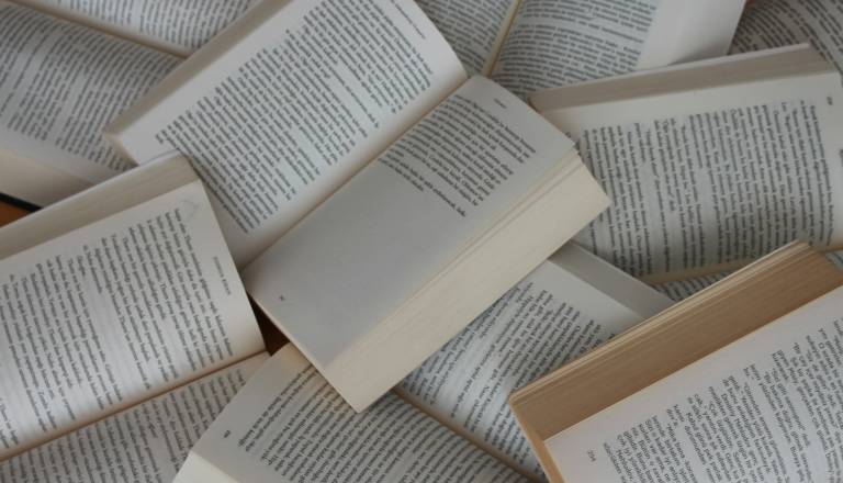 Ker je preveč naglas poslušala zvočne knjige, dobila kazen za 104 evre