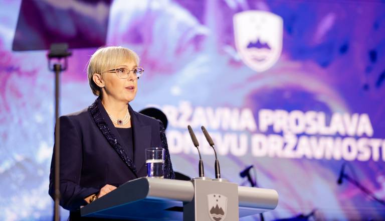 Poziv k sklicu izredne seje: Nataša Pirc Musar proti izrabljanju tragedije