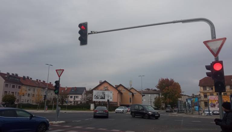 Nevarno križišče Topniške in Linhartove po protestu manj nevarno, občina pojasnjuje