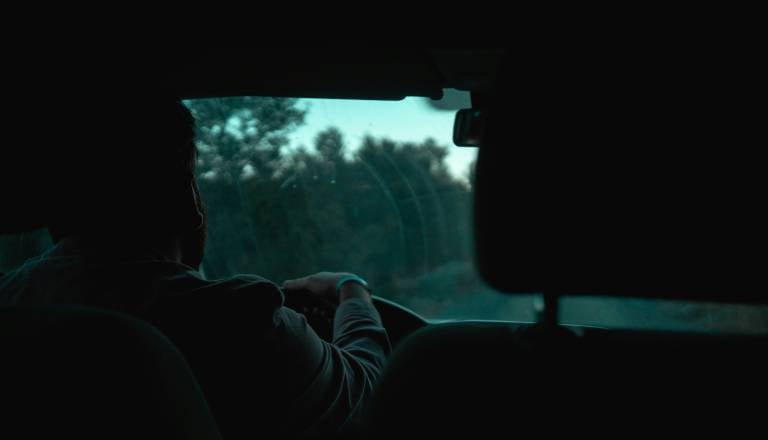 Pijan v kombiju prevažal šolske otroke, takšna kazen ga je doletela