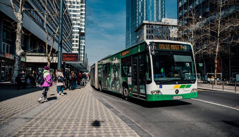  Ljubljančanka razkriva absurd mestnega prevoza: Plača več, če želi hitreje v službo
