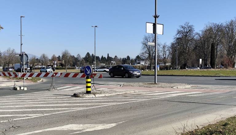Zaradi rekonstrukcije bo krožišče Žale v Ljubljani do konca oktobra zaprto za ves promet