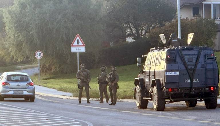 Novo mesto pod okrepljenim policijskim nadzorom, patrulje na varnostno obremenjenih območjih