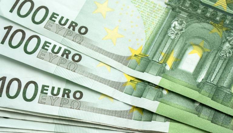 Na Štajerskem krožili ponarejeni sto evrski bankovci: Policija razkrila skupino ponarejevalcev denarja