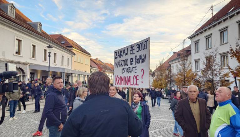Novomeški župan Macedoni: »Če si prejemnik denarne socialne podpore, zakoni zate ne veljajo«