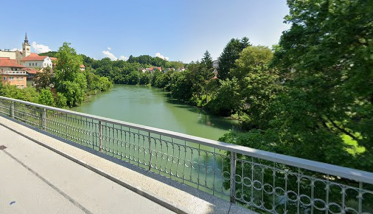 72-letnica v Novem mestu zdrsnila v Krko