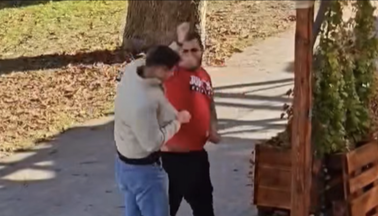 VIDEO: Takšna usoda je doletela nasilneža, ki je občanu v Novem mestu prisolil zaušnico