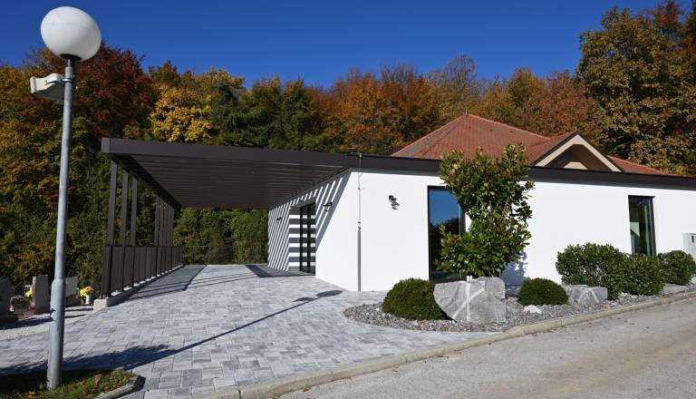 Prenovljena mrliška vežica in nov žarni zid: Kmalu zaključek del v Miklavžu pri Ormožu