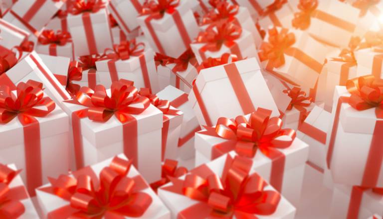 Sezonska poslovna darila: kaj podariti glede na letni čas?