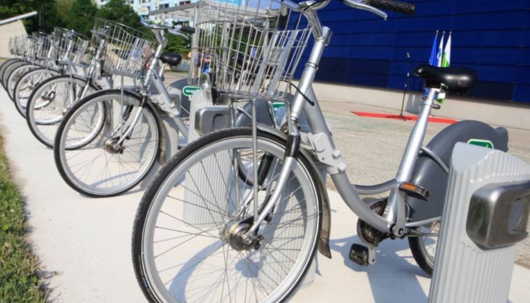 Nova postaja BicikeLJ med Supernovo in Dolenjko po prenovi Jurčkove