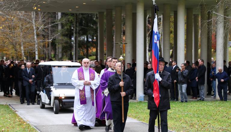 Solze, tišina in spoštovanje: Novo mesto se poslavlja od Aleša Šutarja