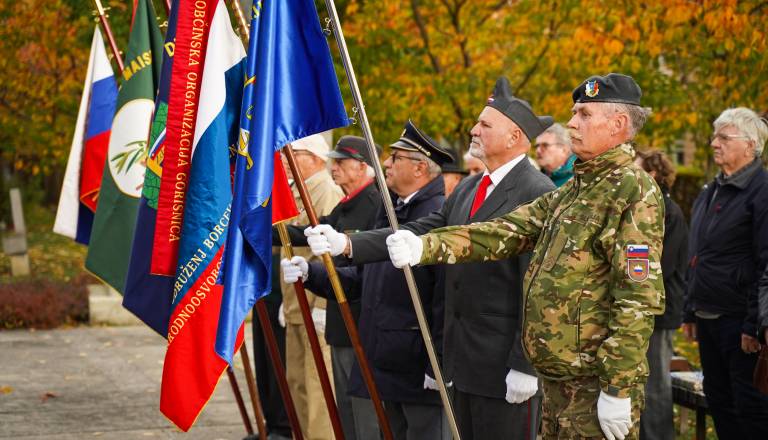 FOTO in VIDEO: Žalna slovesnost ob dnevu spomina na mrtve v Parku spominov na Ptuju