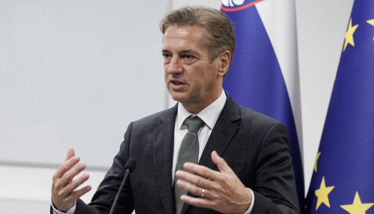 Golob v poslanici: »Slovenska beseda naj živi tudi v digitalnem svetu«