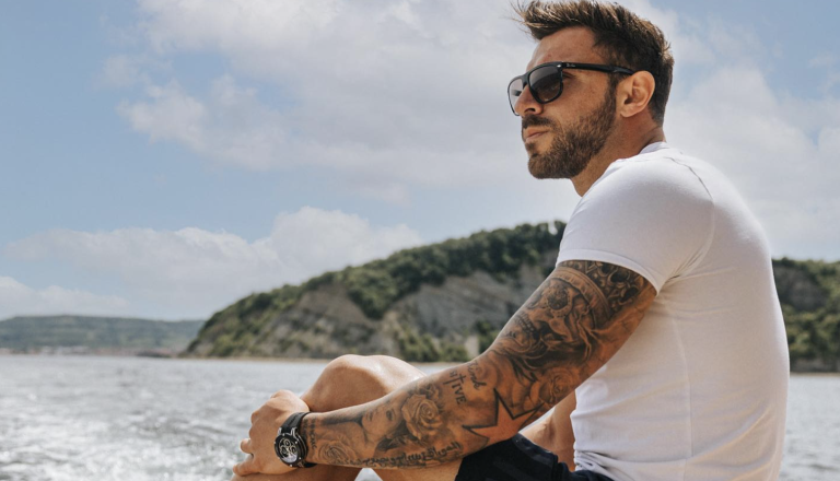 Sanjski moški z nasmehom do ušes – poglejte, kaj se dogaja v njegovem življenju