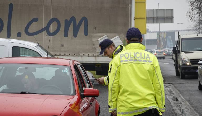 Policisti poostreno nadzirali promet, koliko pijanih voznikov so ujeli na martinov vikend?