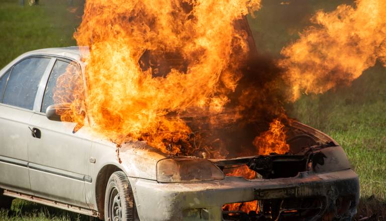 Eksplozija avtomobila sredi mesta terjala več žrtev