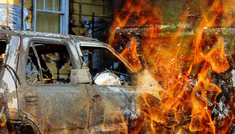 Eksplozija avtomobila zahtevala osem smrtnih žrtev