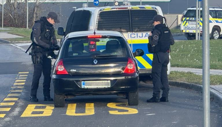 Mariborski policisti zaradi alkohola odvzeli vozniški dovoljenji