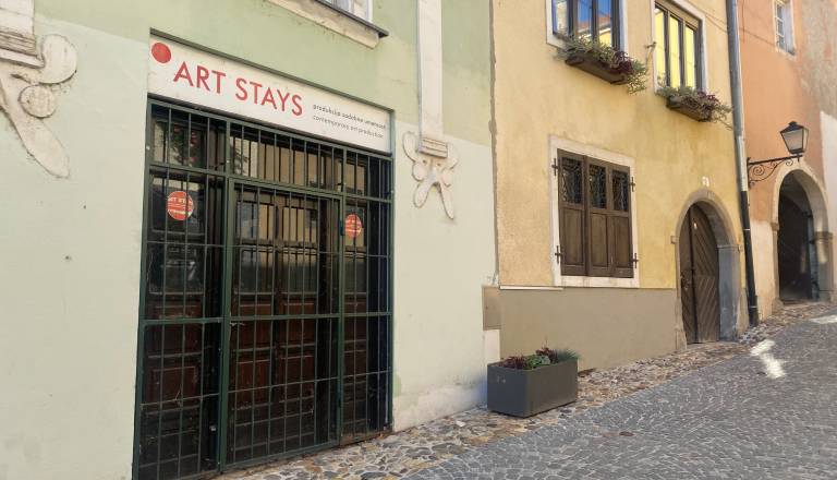 KUD Art Stays bo še naprej brezplačno uporabljal občinski prostor na Jadranski ulici