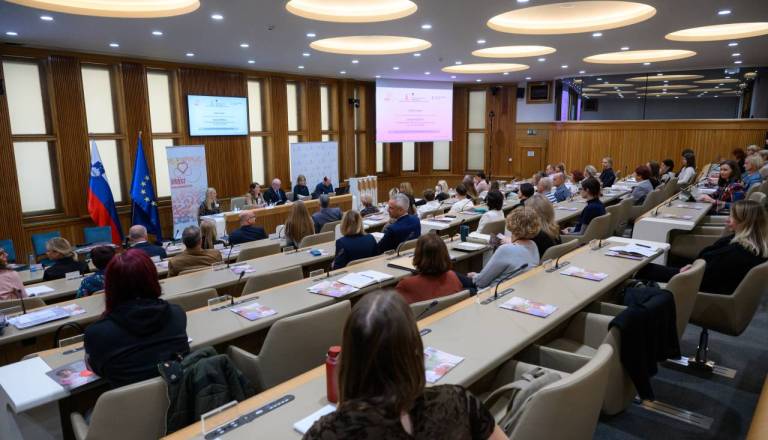 Posvojitev v središču pozornosti: potreba po več iskrenosti in podpore