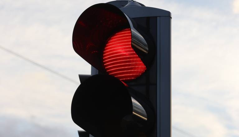 Zaradi vzdrževalnih del na semaforju oviran promet v Murski Soboti