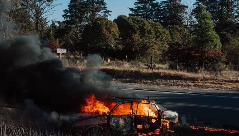 V eksploziji avtomobila umrlo najmanj osem ljudi