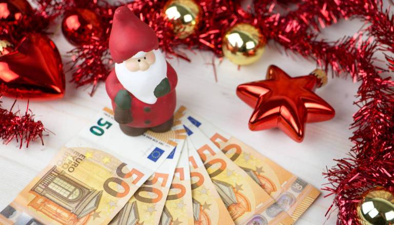 Zakon prinaša obvezno božičnico in zimski dodatek za upokojence