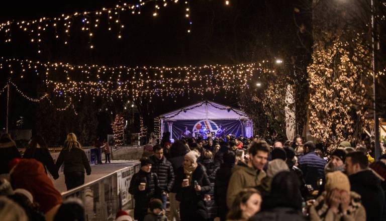 V Murski Soboti iščejo ponudnike za praznične gostinske hiške ob drsališču