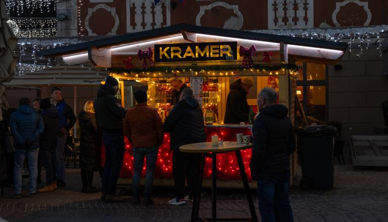 Advent na Ptuju 2025: Priložnost za gostinske ponudnike, sladki program in food trucke. To so cene ...