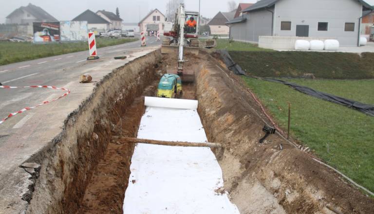 115 metrov novega pločnika za večjo varnost pešcev v Trebnjem