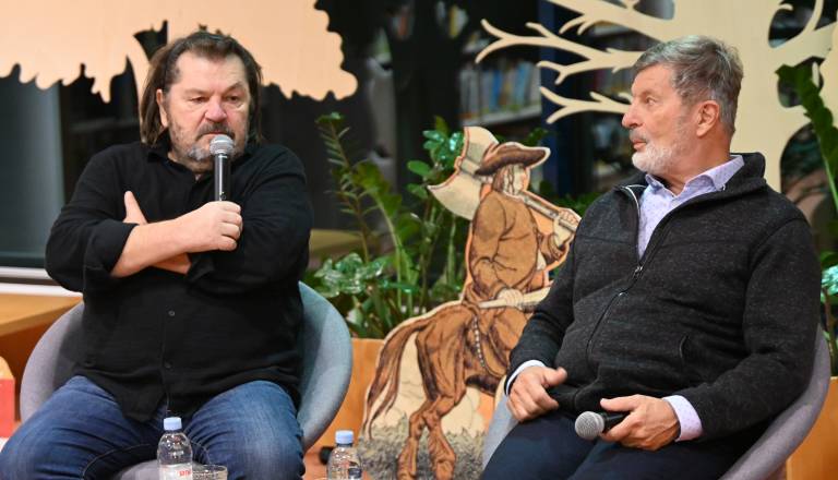 FOTO in VIDEO: Klepet ob kavi s sinom Mikija Mustra privabil obiskovalce v murskosoboško knjižnico