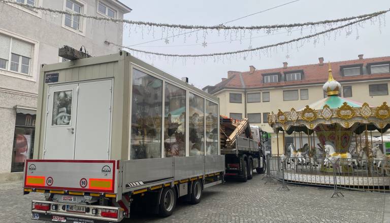 FOTO: Do prižiga lučk nas loči še 18 dni! Priprave se nadaljujejo, stojijo že vse tri smreke