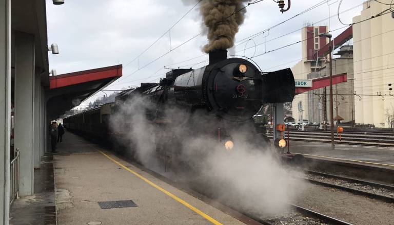 Nostalgija, para in praznično vzdušje: Legendarni Božičkov vlak se vrača na tire