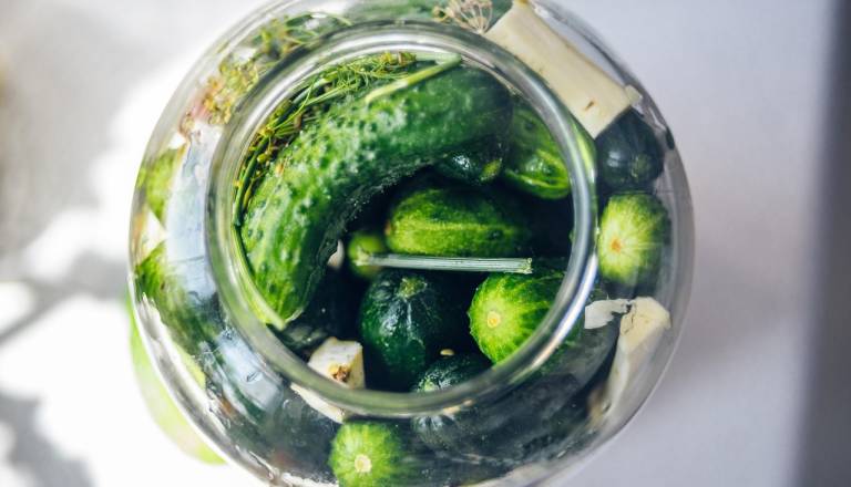 Slovenska živila varna: Paracetamol v kumaricah ni potrjen, UVHVVR pojasnjuje ozadje