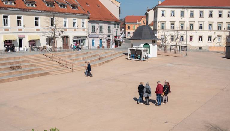Zakaj bodo v ponedeljek ptujsko mestno tržnico osvetlili v turkizno barvo?
