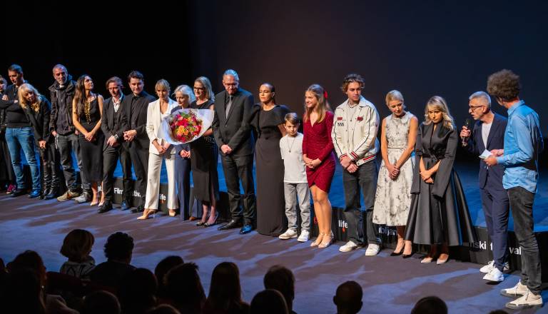 Belo se pere na devetdeset razgrel Liffe: Stoječe ovacije in rekordna razprodaja
