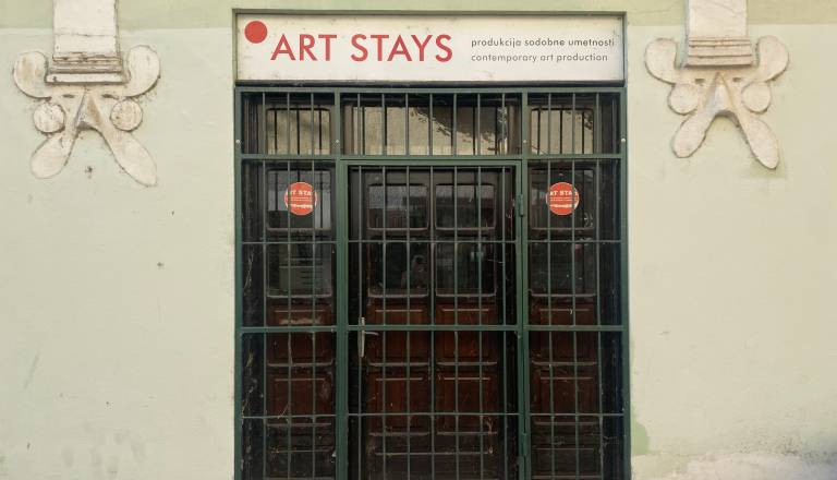 Ali Art Stays zaseda prostor, ki bi ga lahko bolje izkoristili? Forbici odgovarja ...