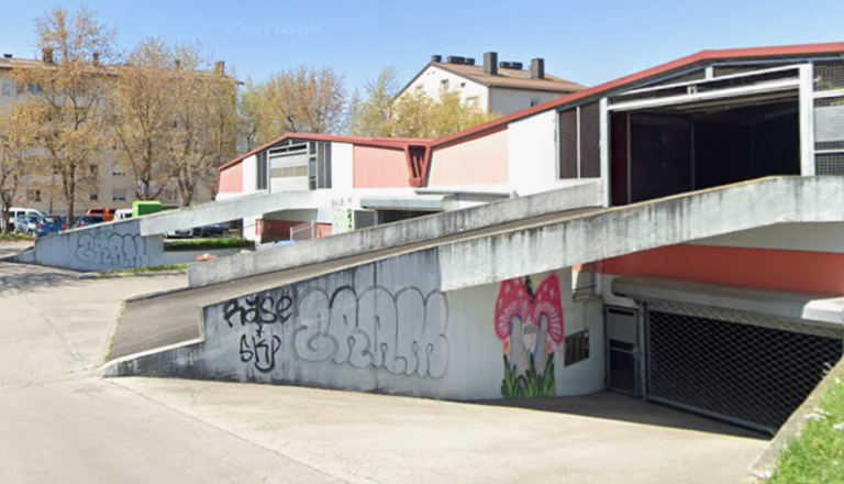 Mesto Ljubljana pojasnjuje, zakaj dovoz do garaž ob Mazijevi ulici ne bo mogoč kot prej