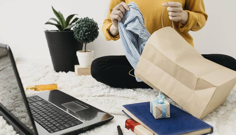 Mlajši spletni kupci večinoma še niso finančno neodvisni