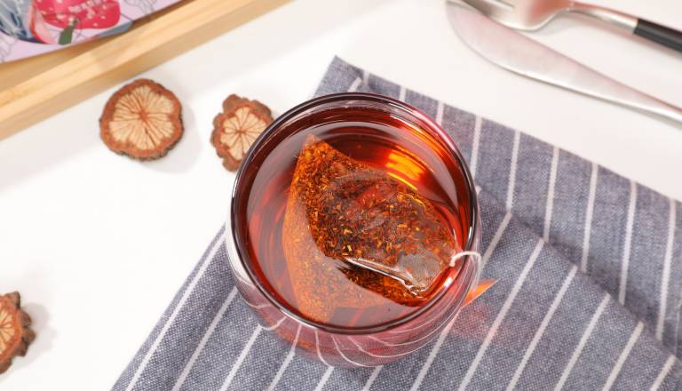 V čaju presežene vrednosti atropina in skopolamina