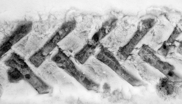 Zimska oprema je od današnjega dne zakonsko obvezna za vsa vozila