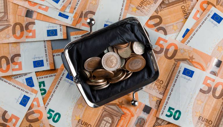 Drama v odnosih in denarju, katera znamenja so danes na robu pomembne odločitve?