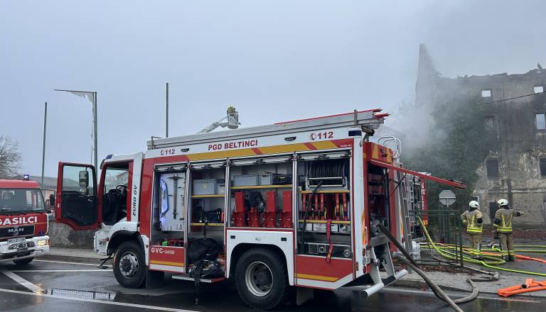 FOTO in VIDEO: Požar v Beltincih pod nadzorom, iz objekta se še vedno vali dim