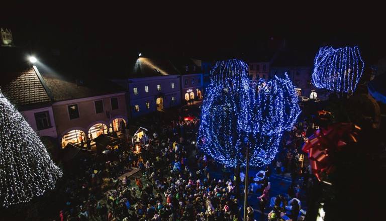 Prižig prazničnih lučk: Znani so datumi, ko bodo slovenska mesta zasijala 