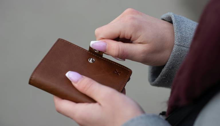 Velike življenjske odločitve pred vrati: Kaj razkrivajo zvezde o odnosih in financah?