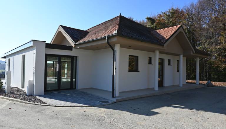 Zaključena obnova mrliške vežice in gradnja žarnega zidu