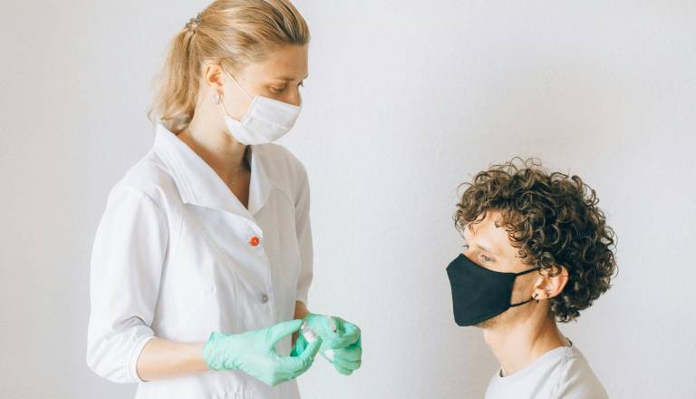 Cepljenje proti gripi dvignilo prah: Ljubljančani jezni, zdravstveni dom se brani