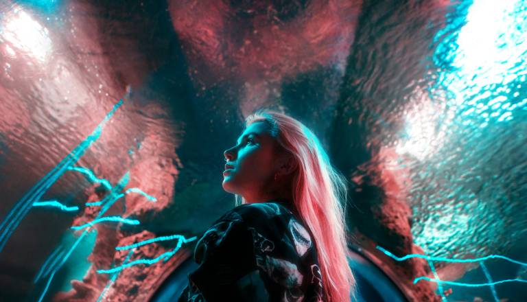 Kako umetna inteligenca vpliva na vrednote in čustva? Na Ptuju vabijo na predavanje