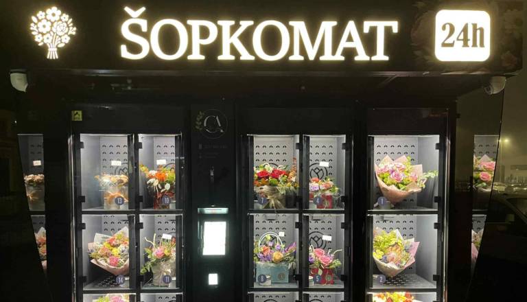 Zaprta cvetličarna, vi pa potrebujete rože? Nič hudega, na Ptuju lahko šopek kupite kar iz avtomata