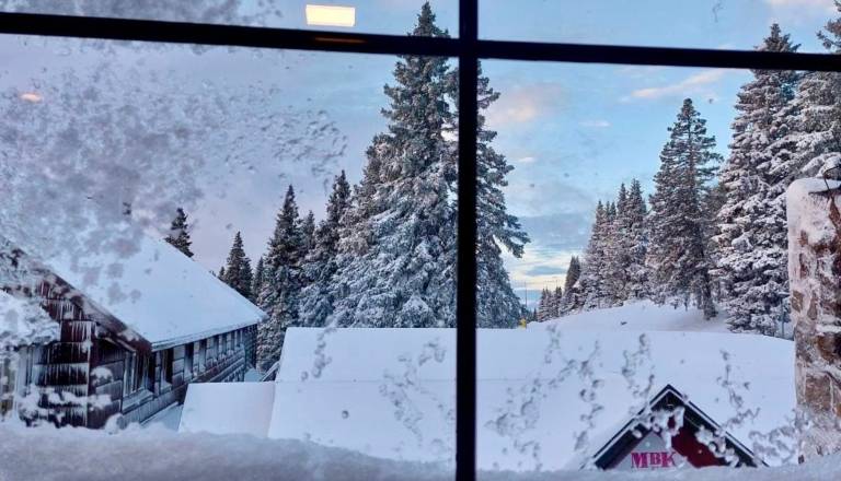 Napovedi vremenoslovcev so se uresničile, v snežno odejo ovito tudi Pohorje